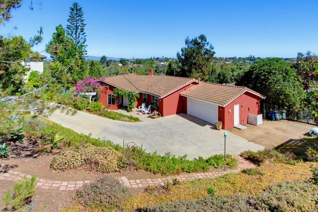 2202 Crest Hill Lane Property Photo 4