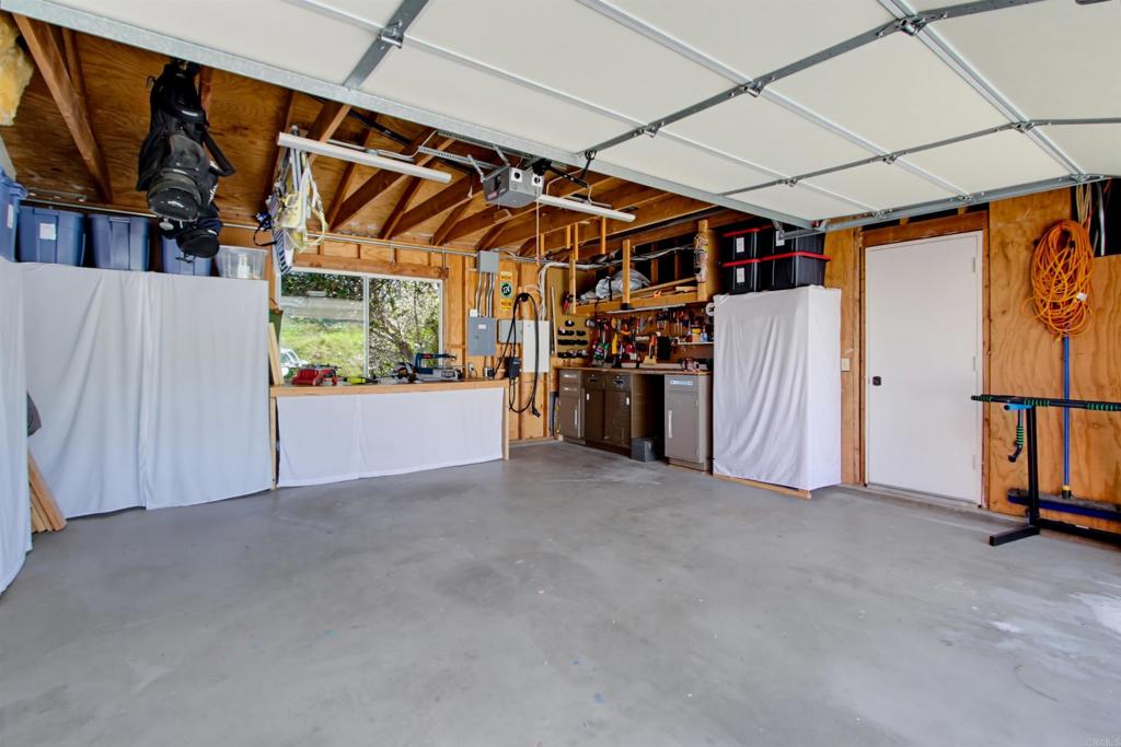 2202 Crest Hill Lane Property Photo 35