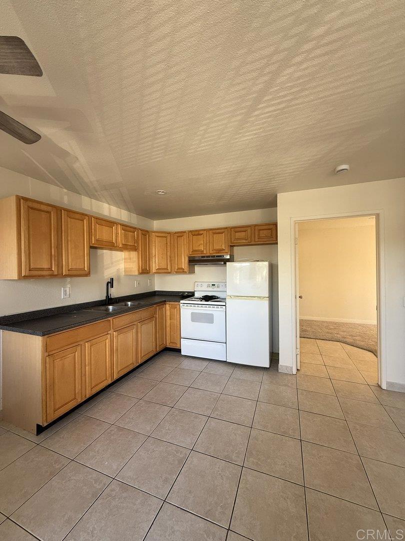 4120 Estrella Ave 14 Property Photo 2