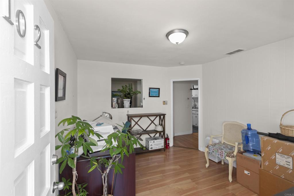 1027 E Grand Avenue Property Photo 16