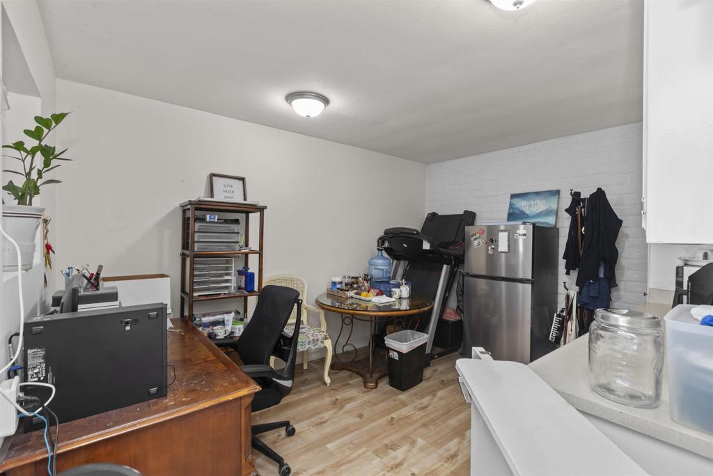1027 E Grand Avenue Property Photo 18