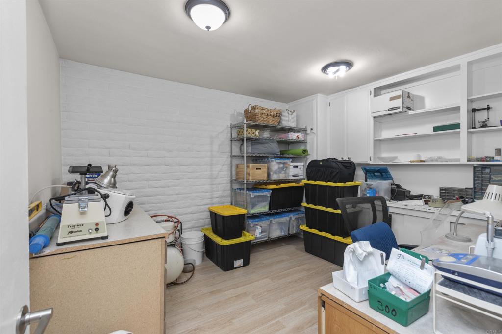 1027 E Grand Avenue Property Photo 21