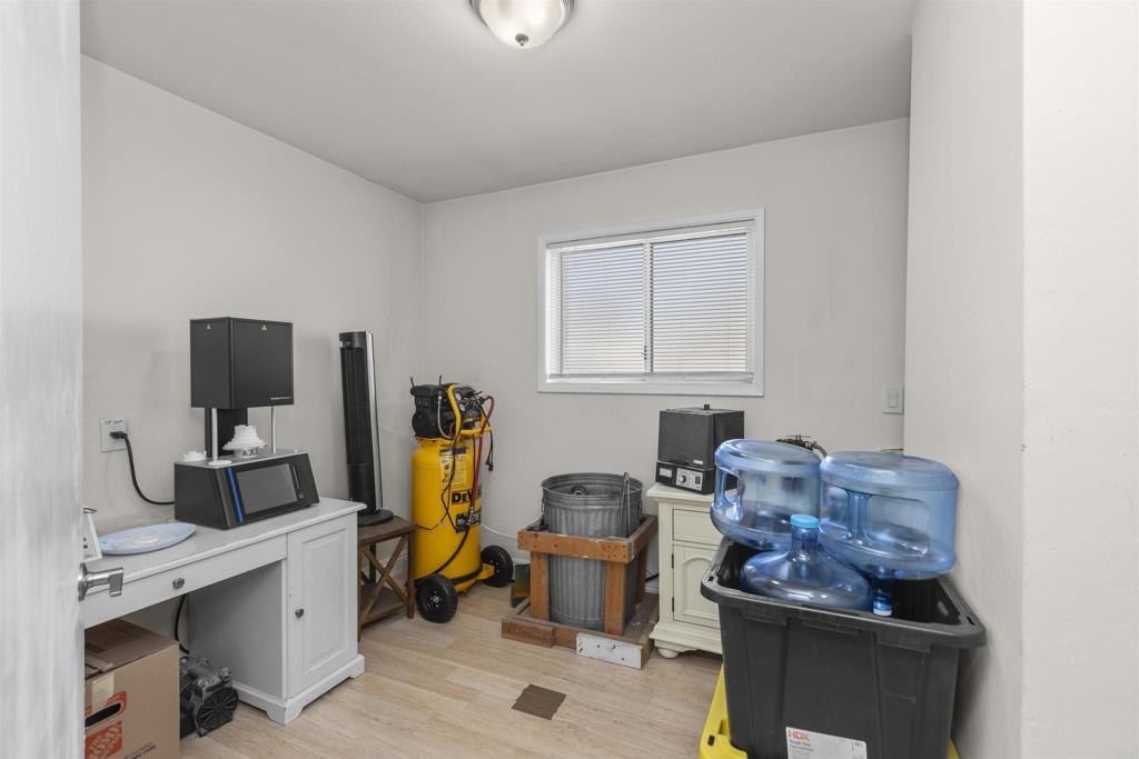 1027 E Grand Avenue Property Photo 23