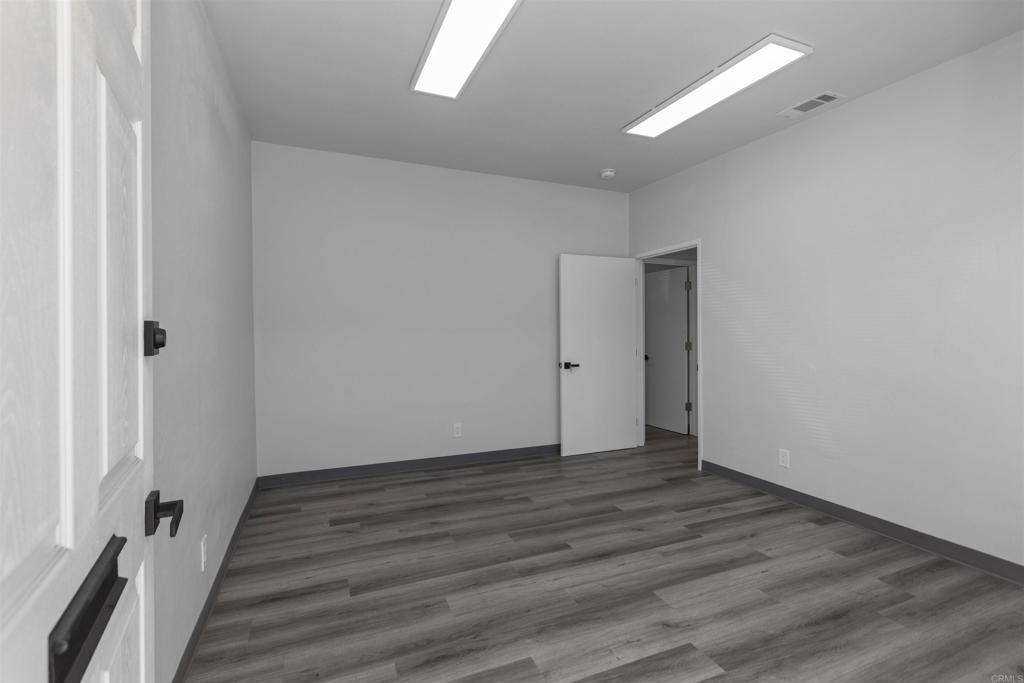 1027 E Grand Avenue Property Photo 32