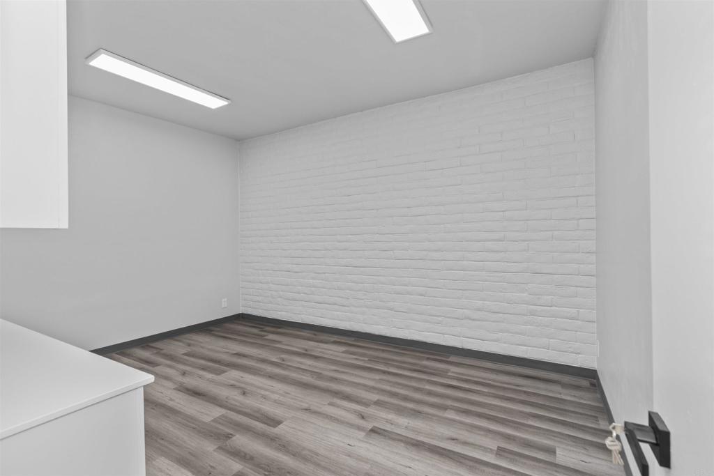 1027 E Grand Avenue Property Photo 34