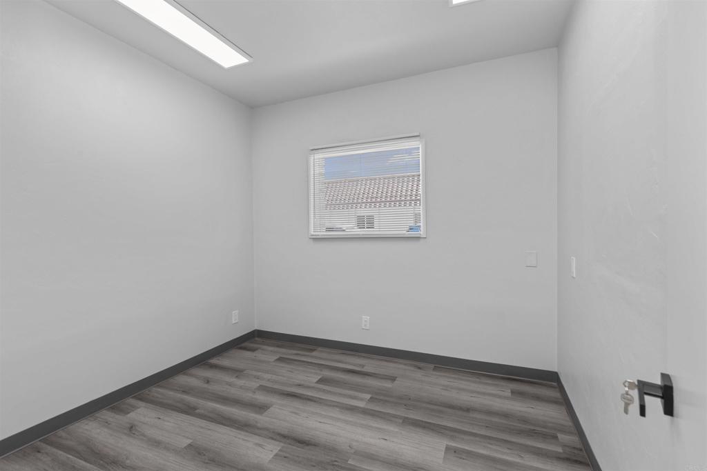 1027 E Grand Avenue Property Photo 38
