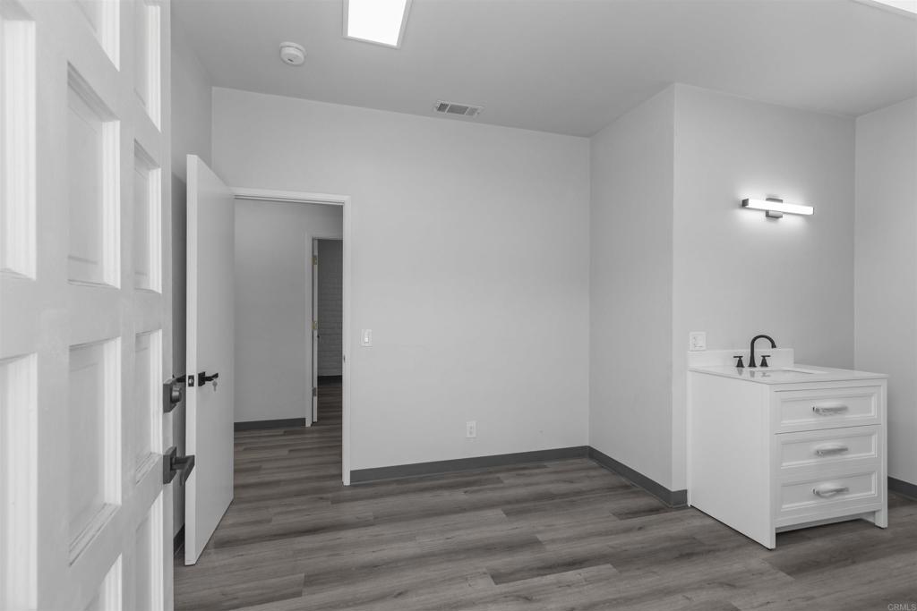 1027 E Grand Avenue Property Photo 51