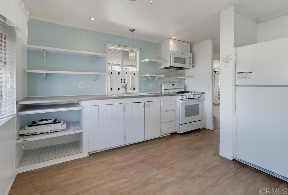 2130 Sunset Drive 104 Property Photo 1