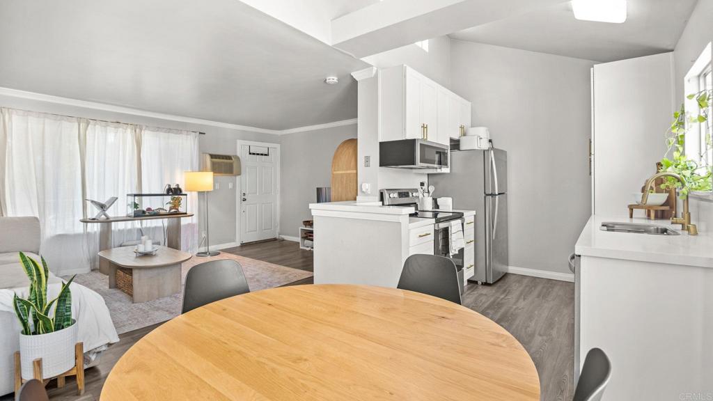 732 E Lexington Avenue 11 Property Photo 12
