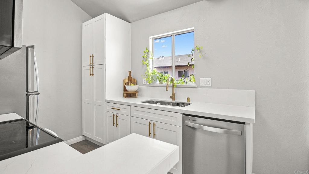732 E Lexington Avenue 11 Property Photo 15