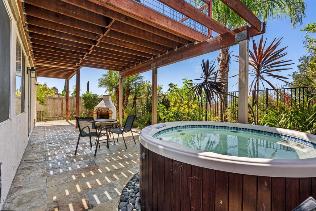5276 Willow Walk Property Photo 3