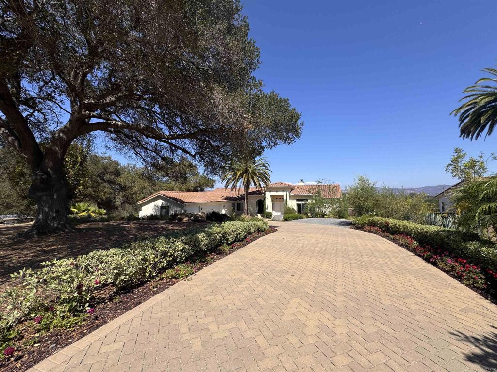 1011 Jimlojan Property Photo 2