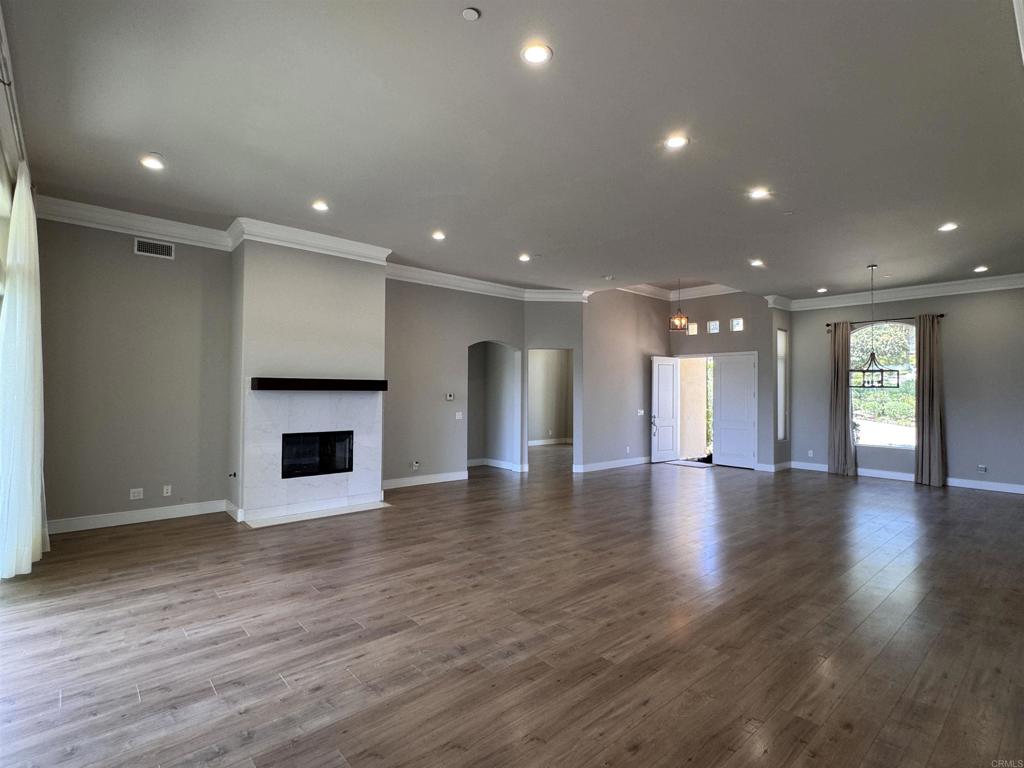 1011 Jimlojan Property Photo 4