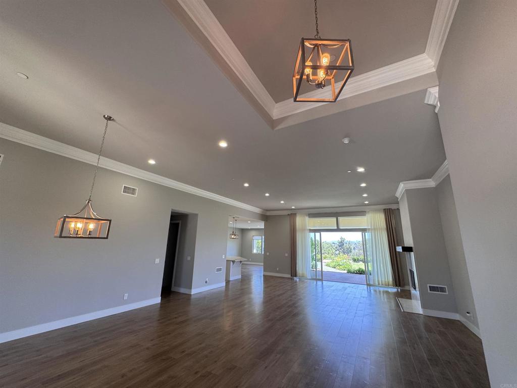 1011 Jimlojan Property Photo 6