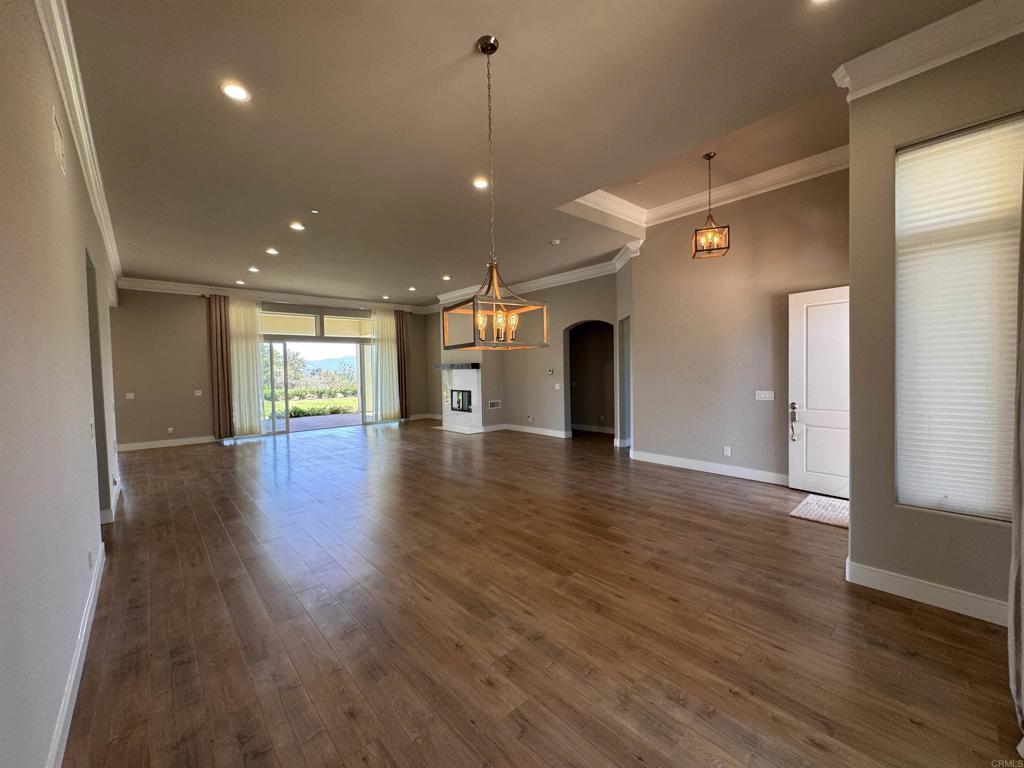1011 Jimlojan Property Photo 9