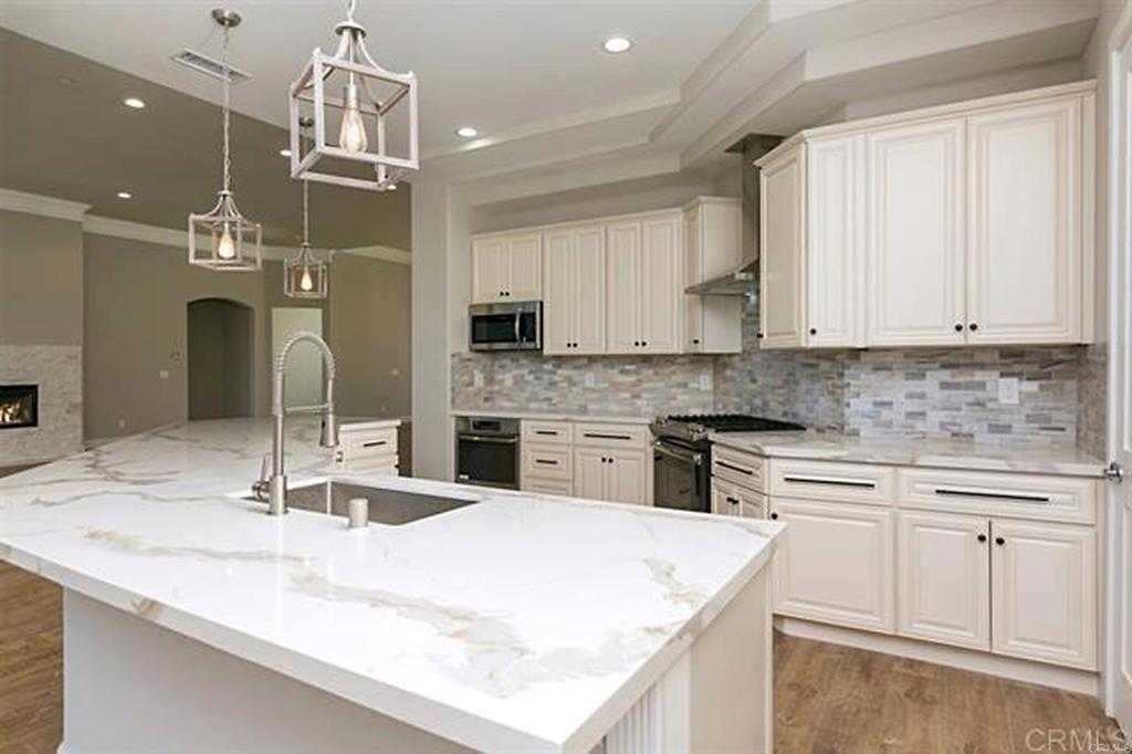 1011 Jimlojan Property Photo 12