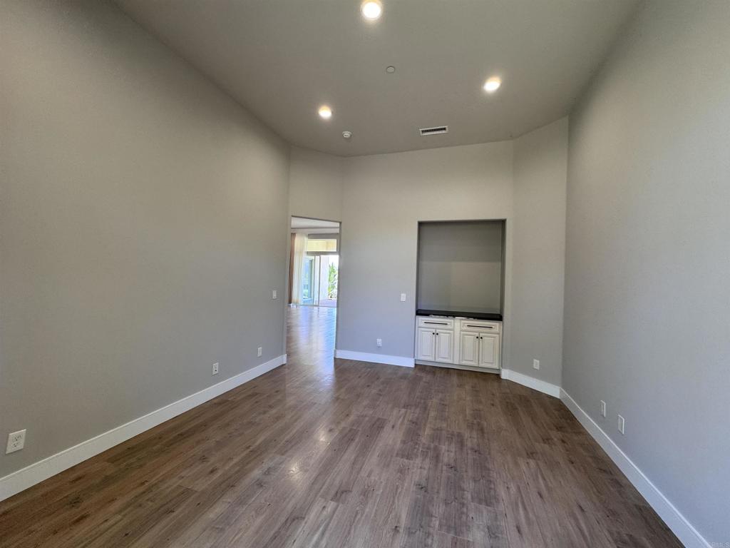1011 Jimlojan Property Photo 14