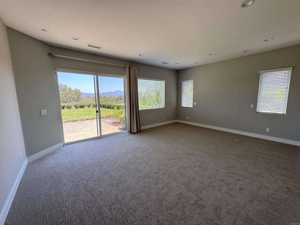 1011 Jimlojan Property Photo 16