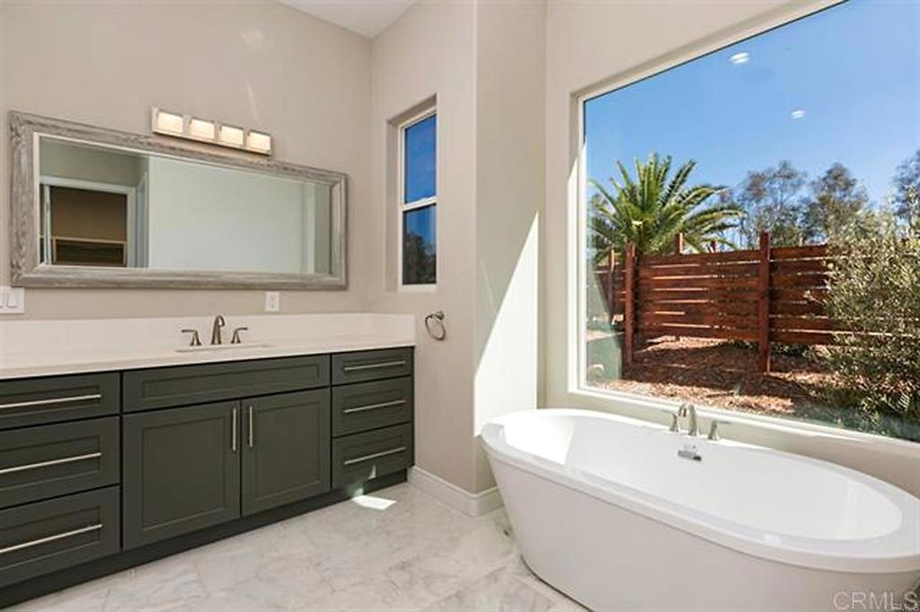 1011 Jimlojan Property Photo 19
