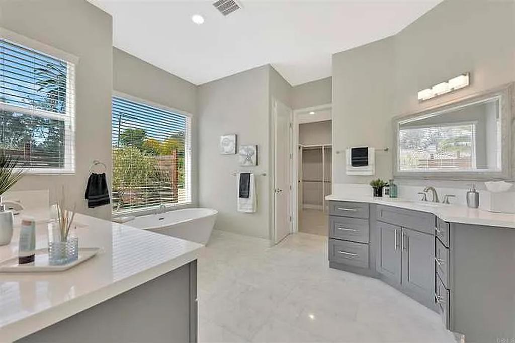 1011 Jimlojan Property Photo 21