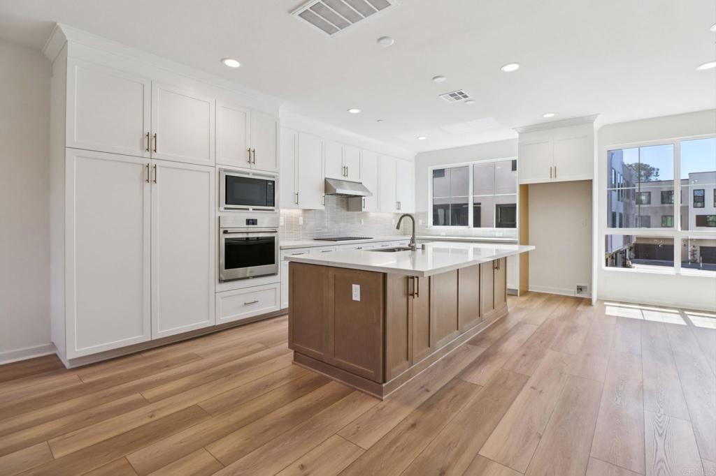 4942 Spirea Way Property Photo 2