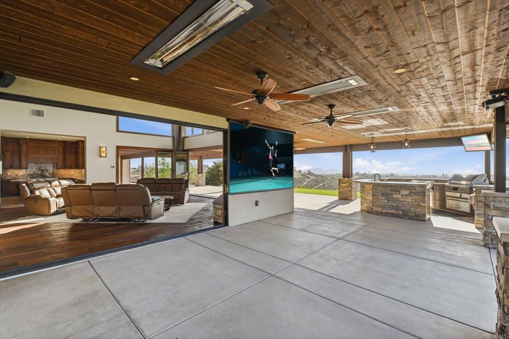 19576 Paradise Mountain Road Property Photo 6
