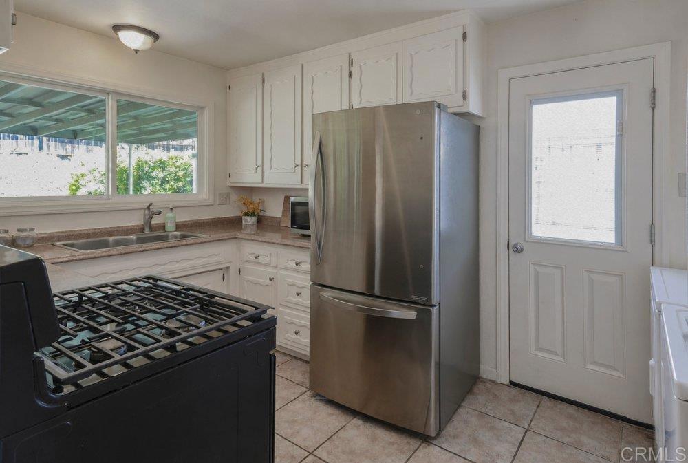 5174 Acuna Street Property Photo 7