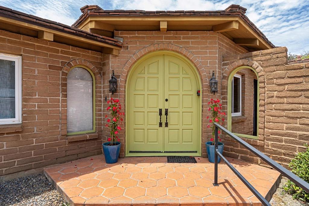 6678 Las Colinas Property Photo 3
