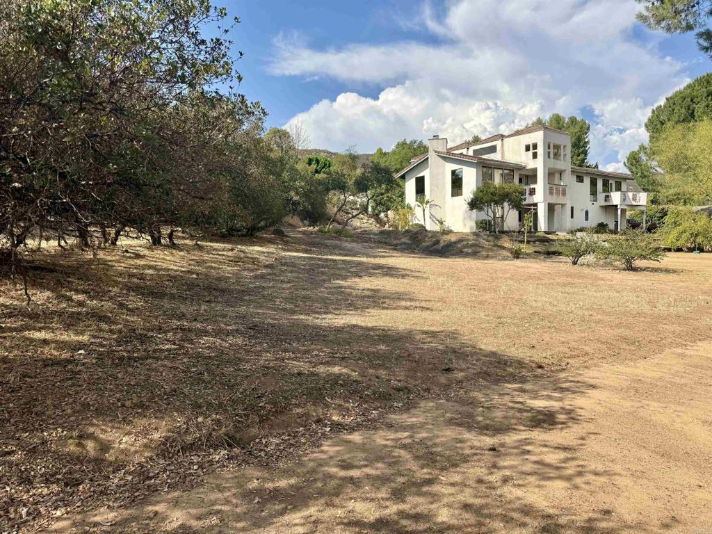 Daza Drive Property Photo 7