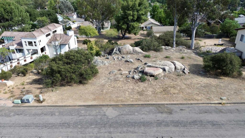 Daza Drive Property Photo 16