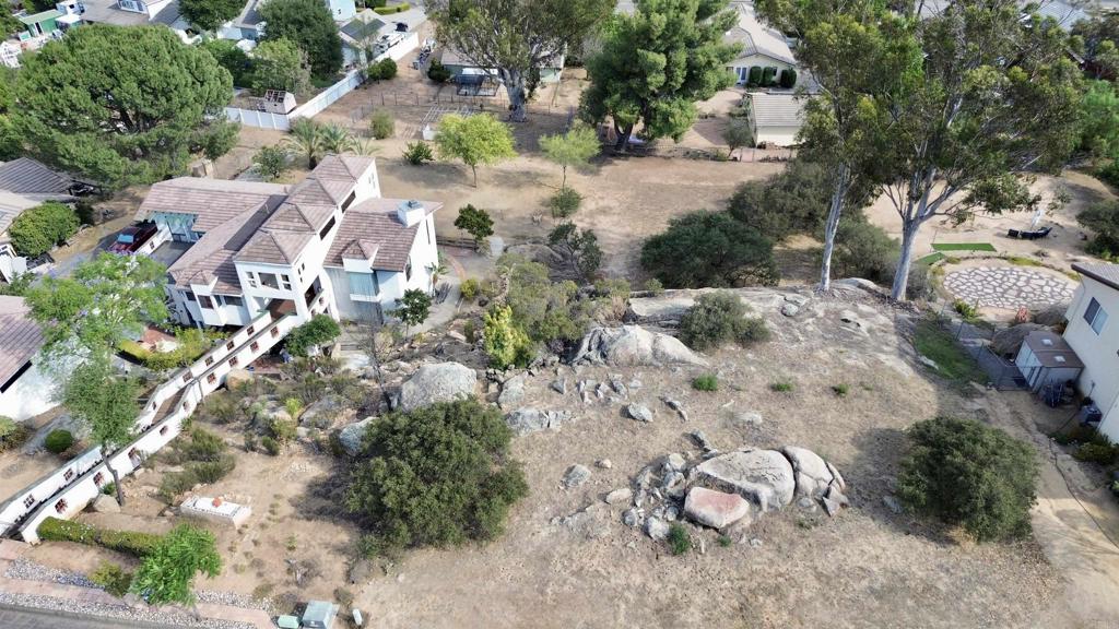 Daza Drive Property Photo 19