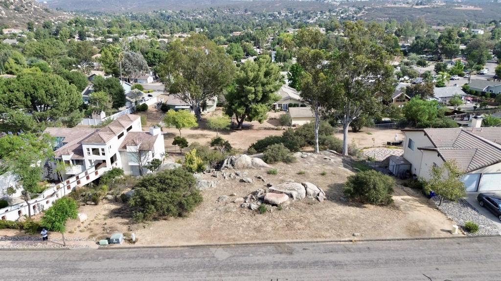 Daza Drive Property Photo 32