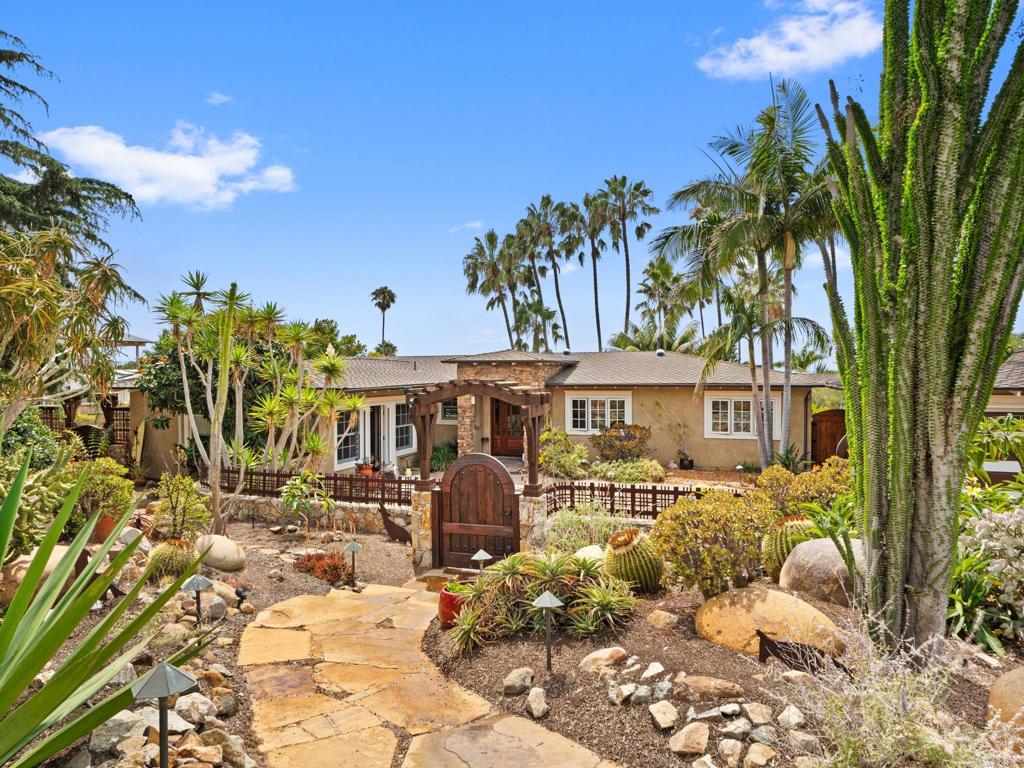 890 Passiflora Avenue Property Photo 4