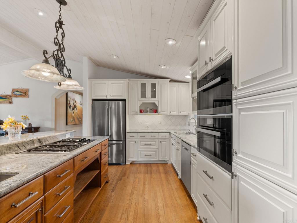 890 Passiflora Avenue Property Photo 11