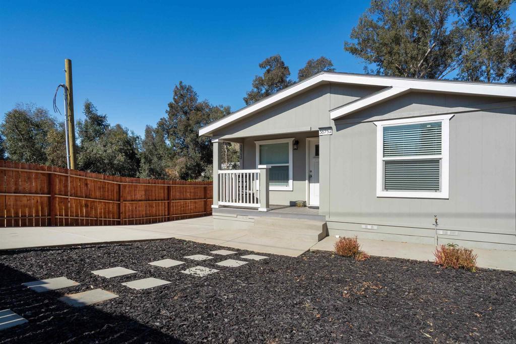 18374 Oleander Avenue Property Photo 2