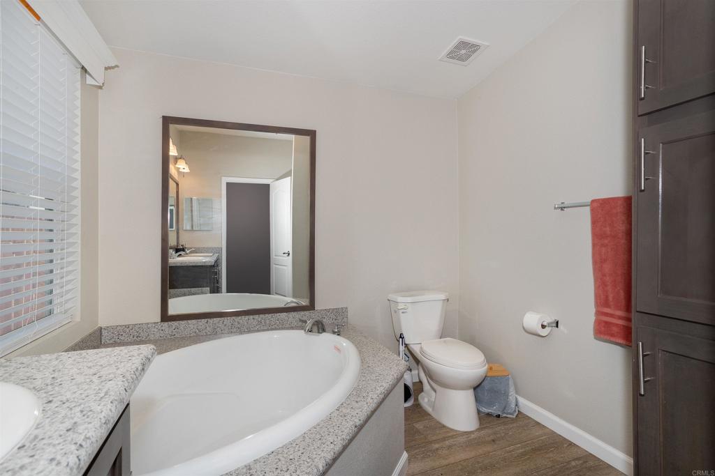 18374 Oleander Avenue Property Photo 15