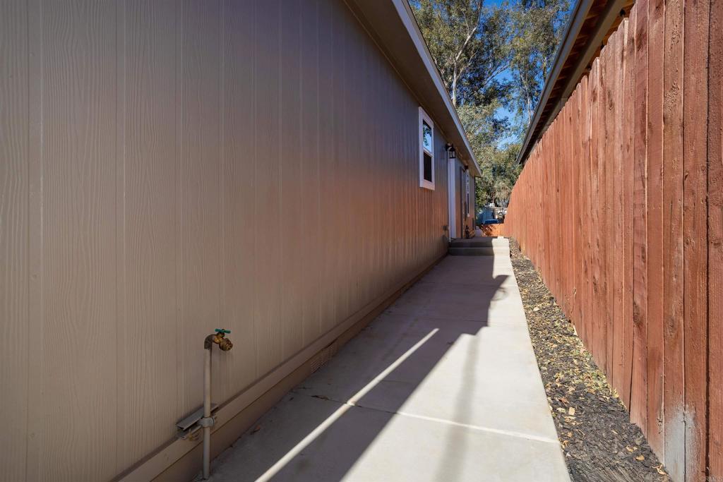 18374 Oleander Avenue Property Photo 20