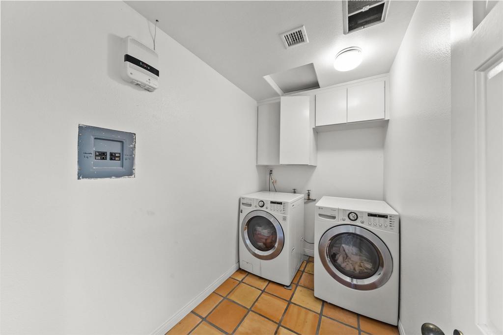141 Helen Way Property Photo 9