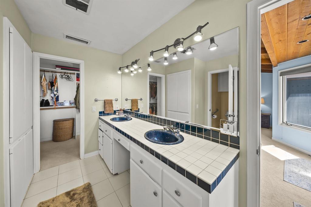 141 Helen Way Property Photo 15
