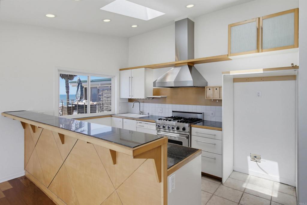 1660 62 Neptune Avenue Property Photo 11