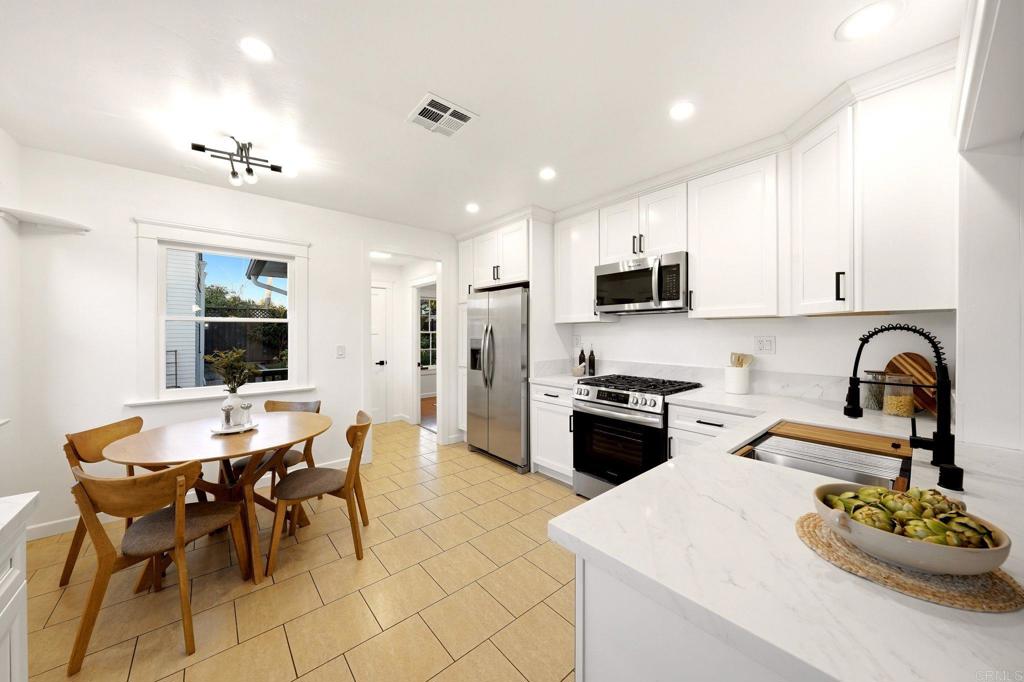 1729 Bancroft Street Property Photo 10
