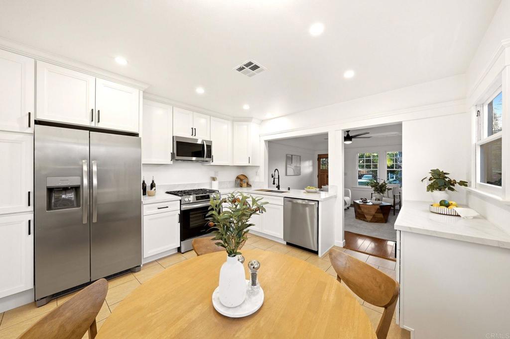 1729 Bancroft Street Property Photo 12