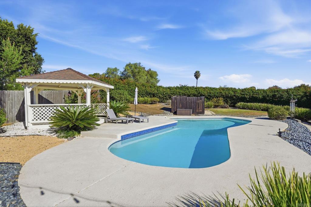 929 Pepper Tree Lane Property Photo 3