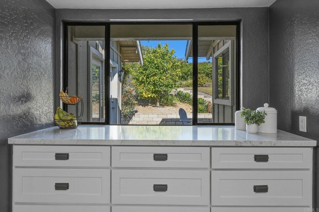 929 Pepper Tree Lane Property Photo 15