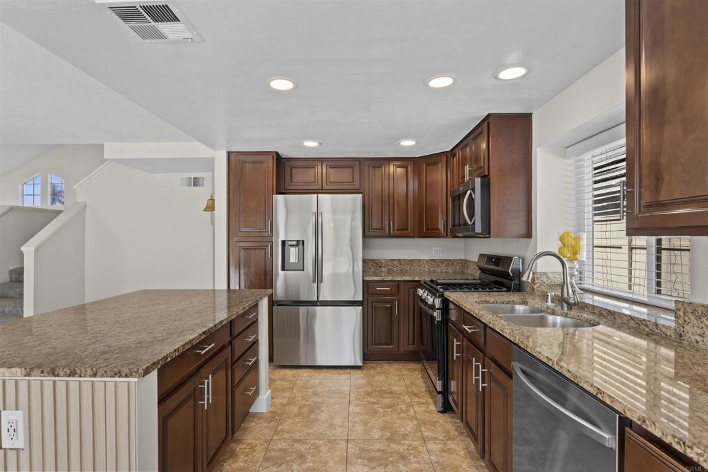 5389 Blackberry Way Property Photo 10