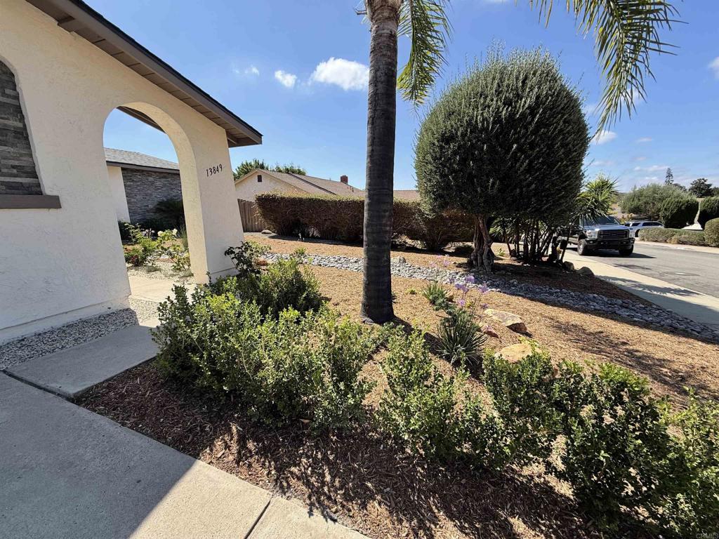 13849 Olive Park Property Photo 3