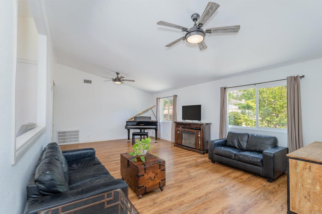 15850 Fecanin Way Property Photo 9