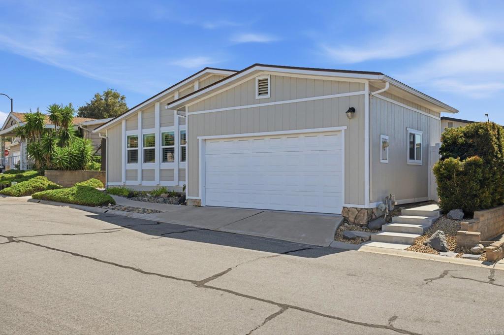 623 Via Santa Cruz Property Photo 3