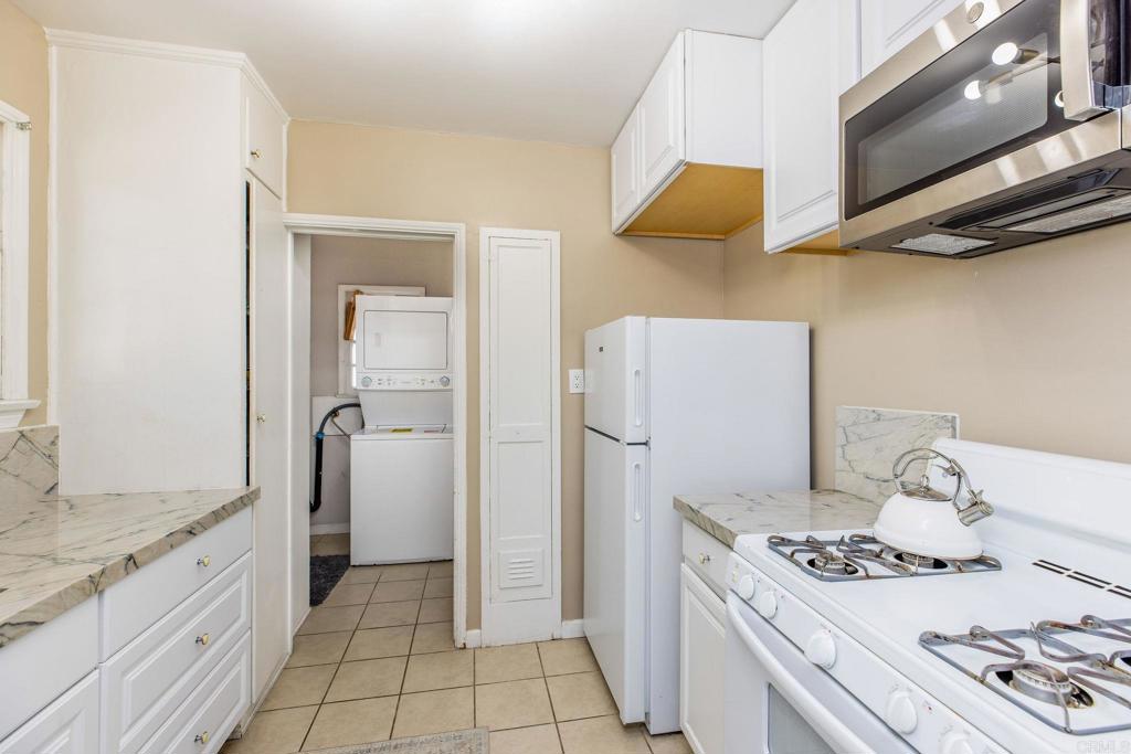 1700 1702-1704 Glendon Avenue Property Photo 5