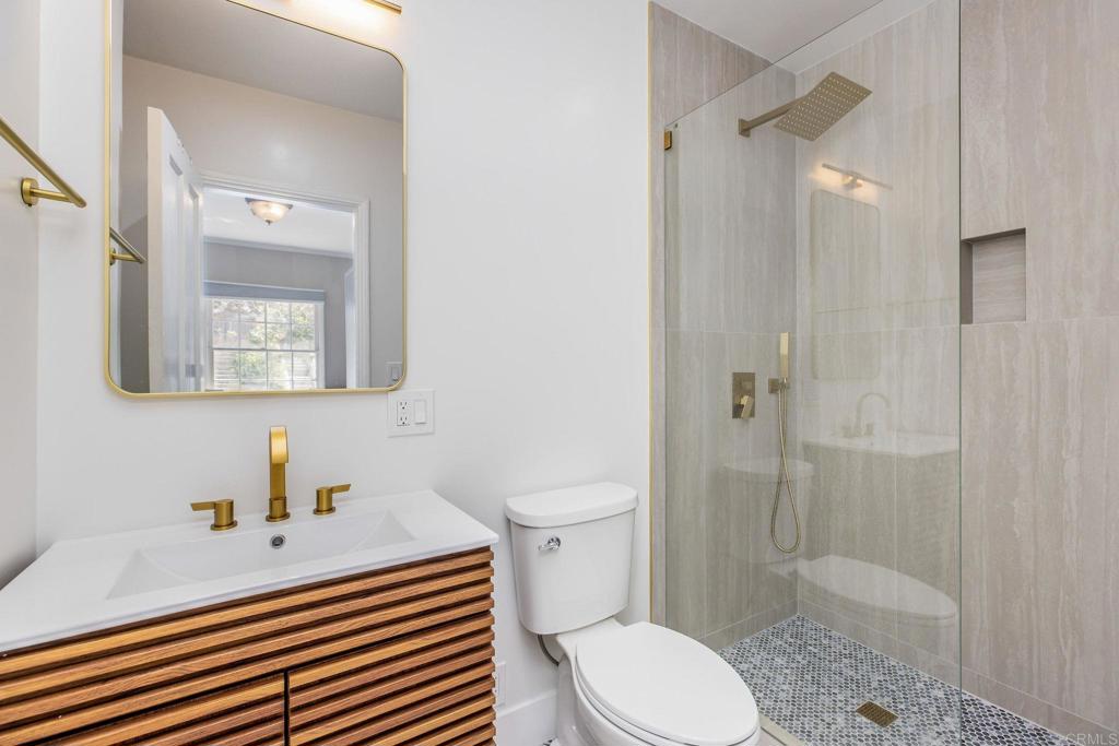 1700 1702-1704 Glendon Avenue Property Photo 6